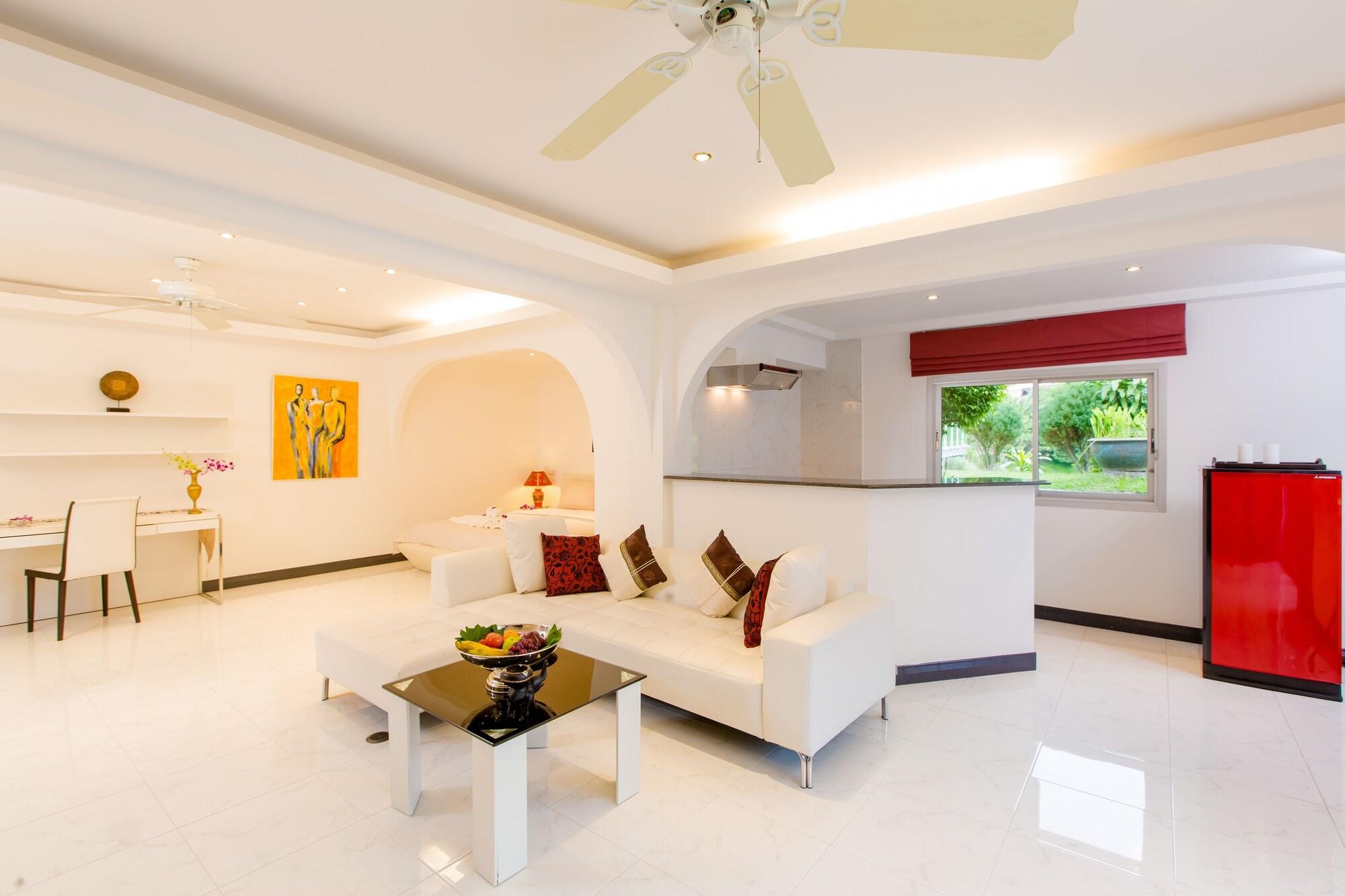 Serenity Lakeside Resort Kathu Extérieur photo