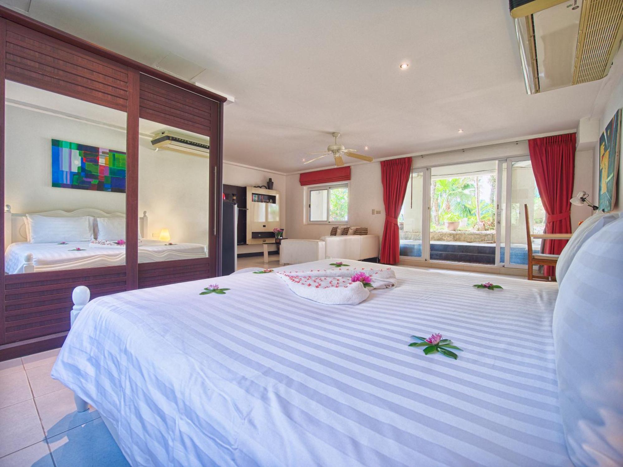 Serenity Lakeside Resort Kathu Extérieur photo