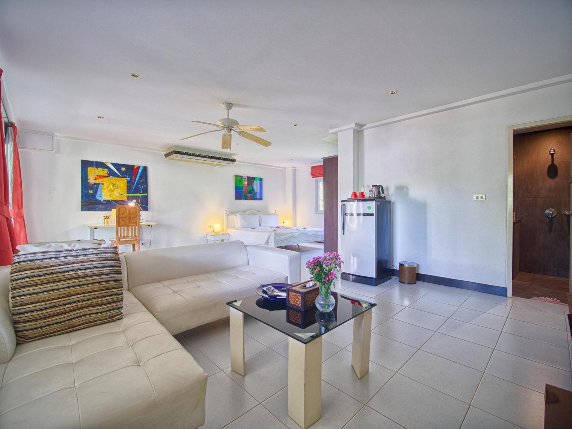 Serenity Lakeside Resort Kathu Extérieur photo