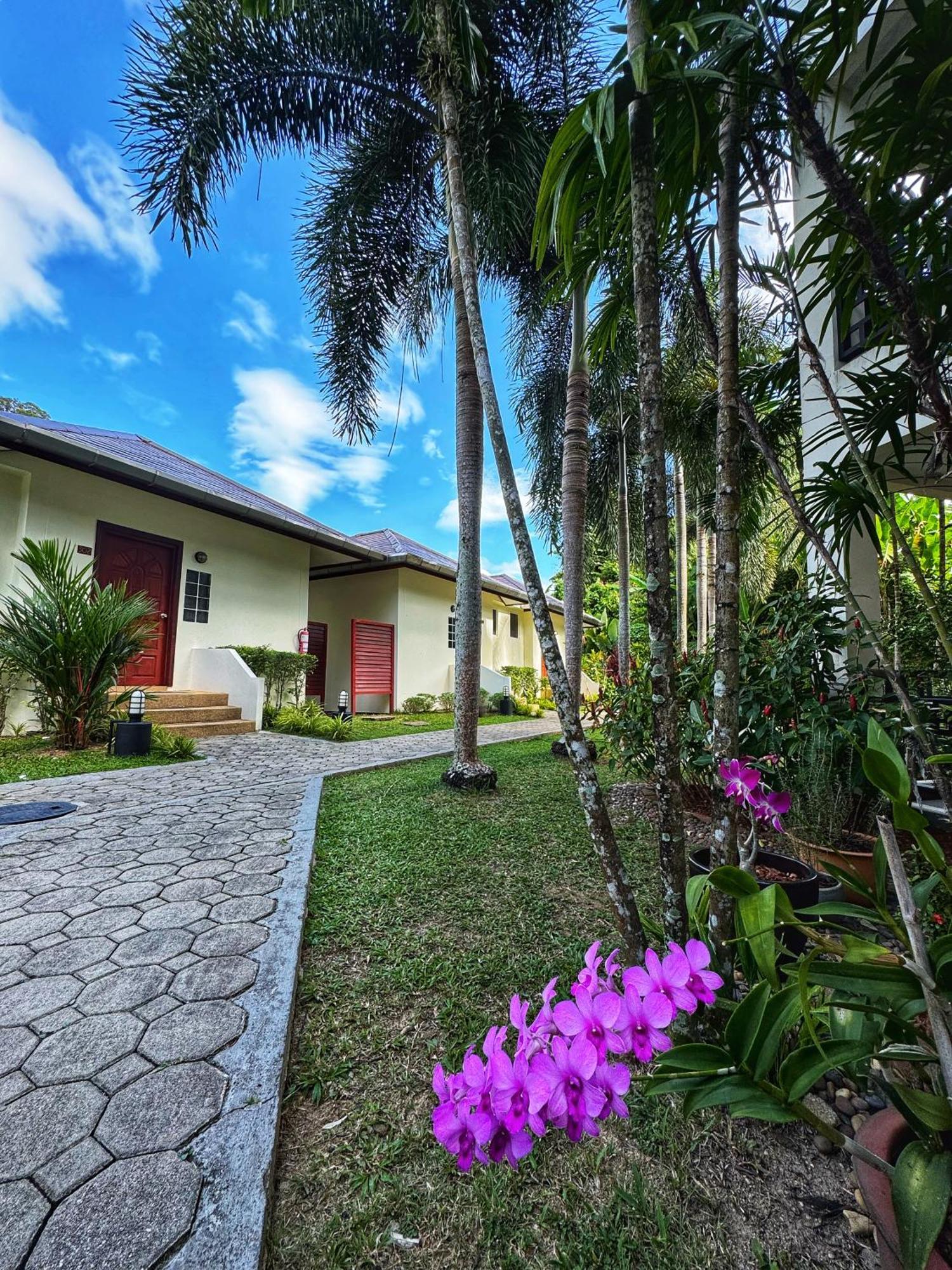 Serenity Lakeside Resort Kathu Extérieur photo